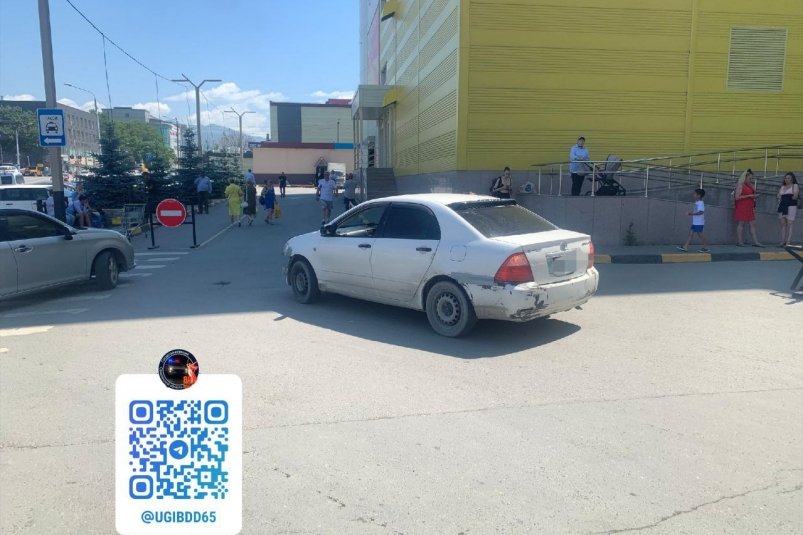 В Южно-Сахалинске водитель задним ходом сбил пожилого мужчину УГИБДД УМВД России по Сахалинской области