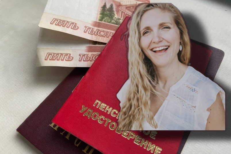 Женщина, пенсионное удостоверение, пенсия, деньги Коллаж ИА StolicaMedia и unsplash.com