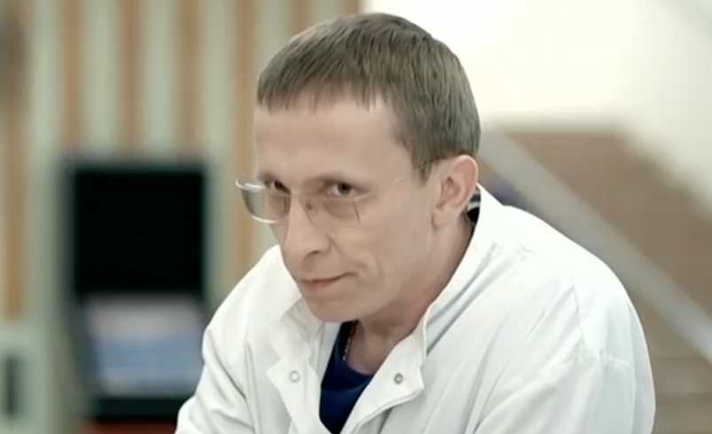 Охлобыстин плевался от "Интернов", а роль Быкова писали под другого - и вот почему кадр из сериала "Интерны" (16+)