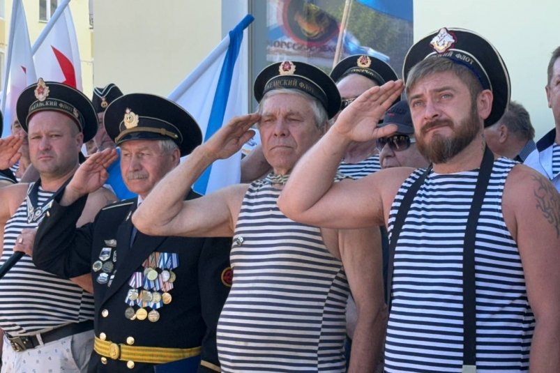 День Военно-Морского флота отмечают в Ангарске возле монумента морякам Пресс-служба администрации АГО