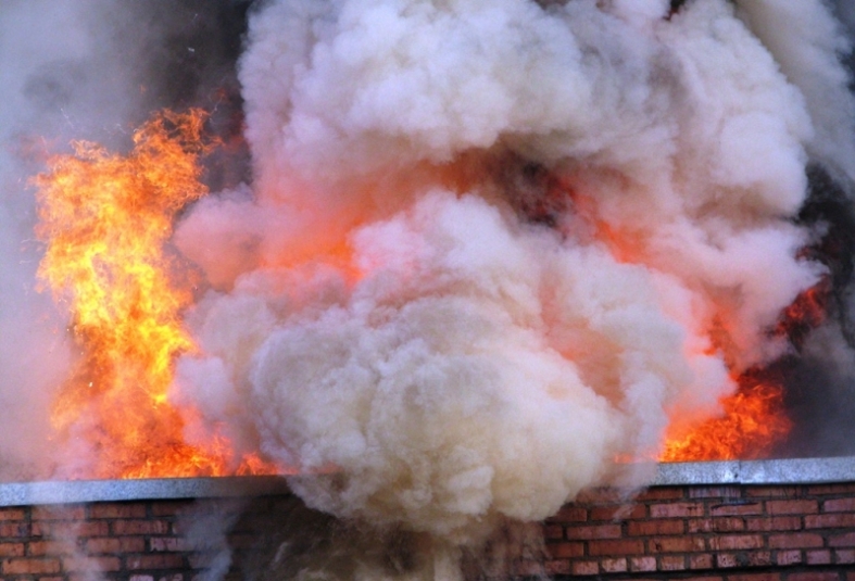 Движение транспорта ограничено в районе пожара в поселке Восточный Юлия Пушкина, ИА PrimaMedia
