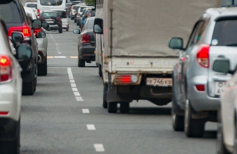 Гигантская пробка скопилась на Крымском мосту Илья Аверьянов
