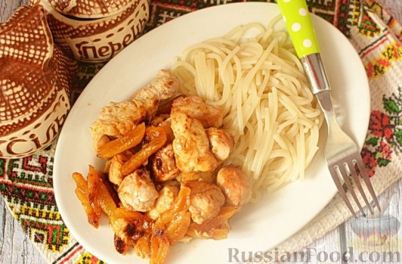 Индейка, жаренная с курагой russianfood.com