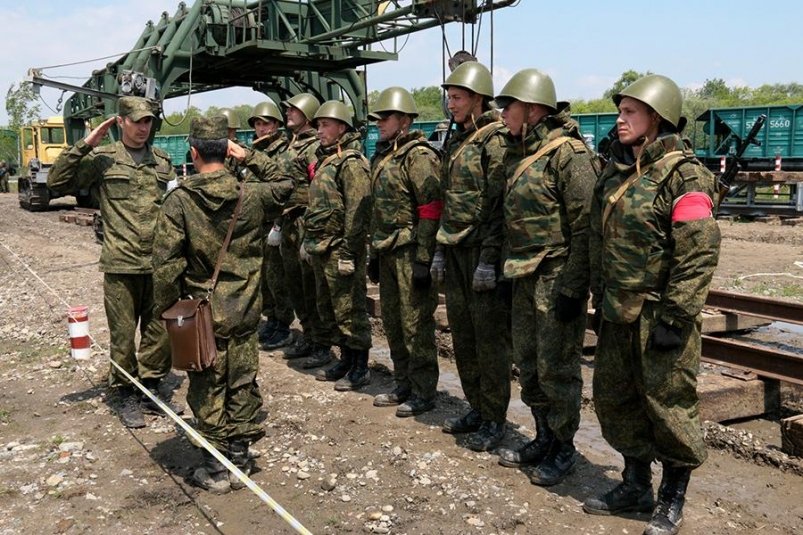Как воины-путейцы снабжают передовые подразделения Из архива пресс-службы ЮВО