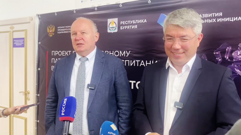 Замполпреда президента в ДФО Г. Куранов и глава Бурятии А. Цыденов пресс-служба правительства Бурятии