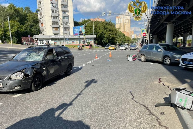 Жесткое ДТП с курьером на электровелосипеде на Можайском шоссе в Москве Пресс-служба прокуратуры Москвы