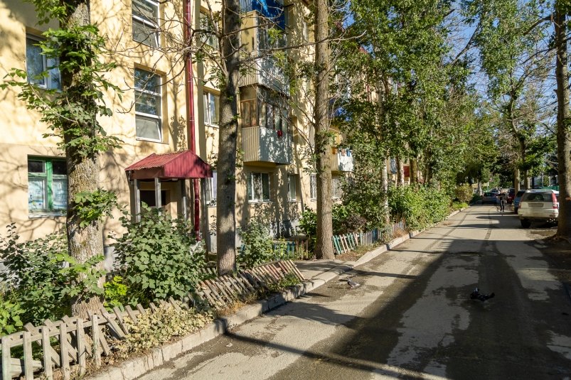 Во дворе на улице Поповича в Южно-Сахалинске планируют обустроить тротуар пресс-служба администрации Южно-Сахалинска