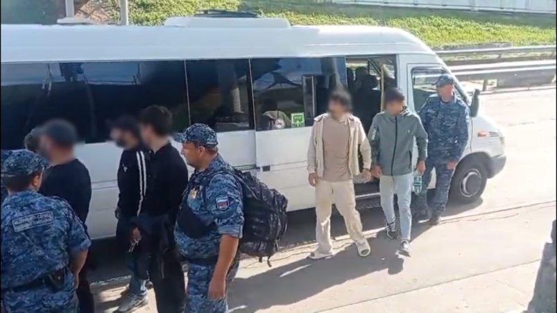 Выдворяемые мигранты Соцсети ГУФССП по РК и Севастополю