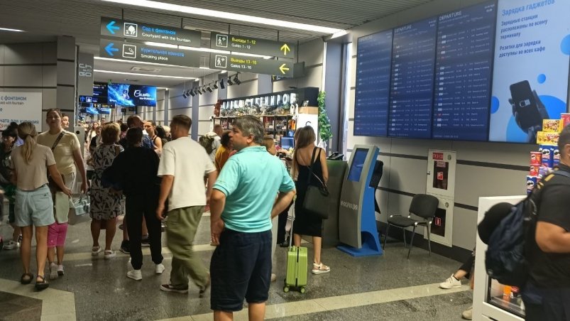 Аэропорт Сочи обработал свыше 200 рейсов, несмотря на атаку ВСУ t.me/aeroaer