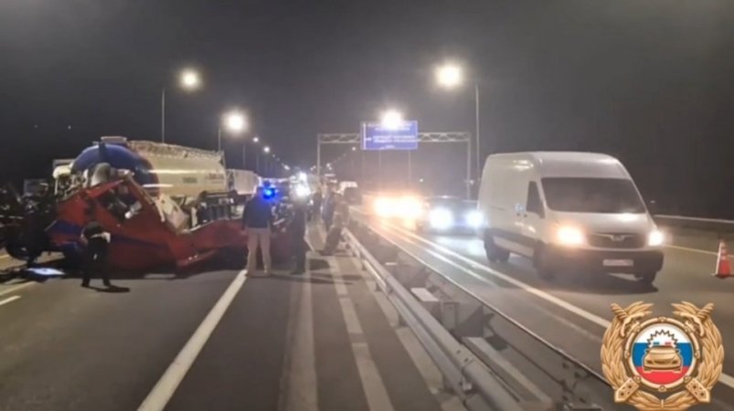 Цистерна врезалась в грузовики, а затем в легковой автомобиль на трассе "Дон" пресс-служба Госавтоинспекции Ростовской области