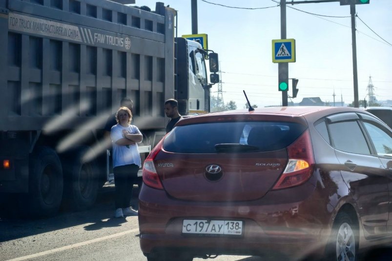 ДТП с грузовиком произошло на объездной Ново-Ленино - на дороге пробка ИА IrkutskMedia