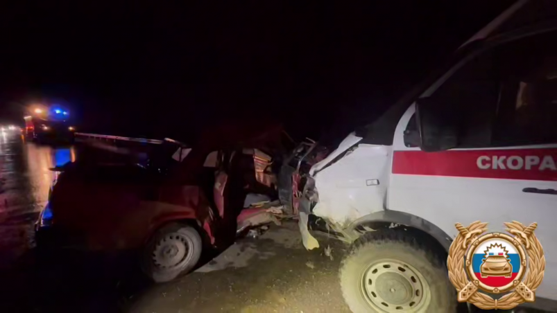 Два человека погибли в ДТП с участием легковушки и кареты скорой помощи на Дону Госавтоинспекция Ростовской области