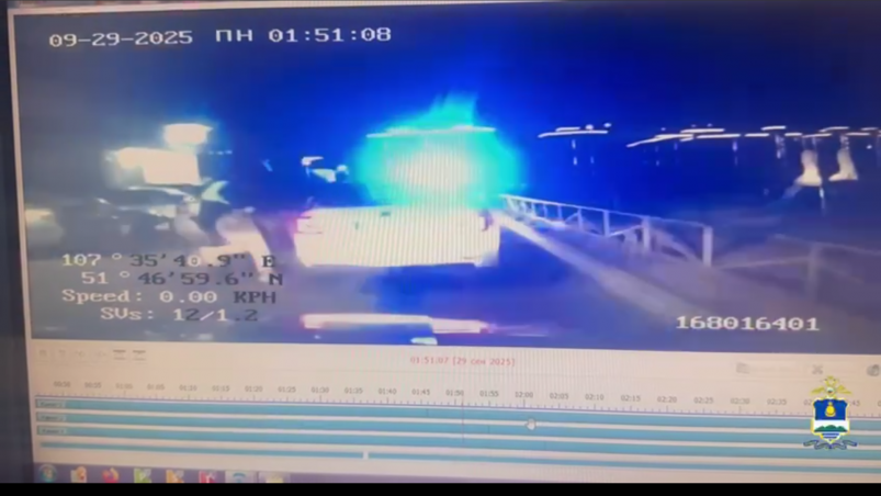 Девушка напала на сотрудников ГИБДД скриншот видео ГАИ Бурятии