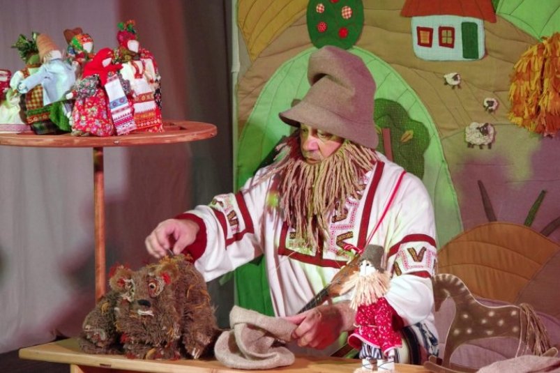 Премьера сезона "Вершки-корешки" Камчатский театр кукол