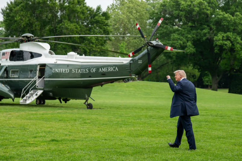 Трамп рассказал, как ему удается не падать на ступеньках whitehouse.gov