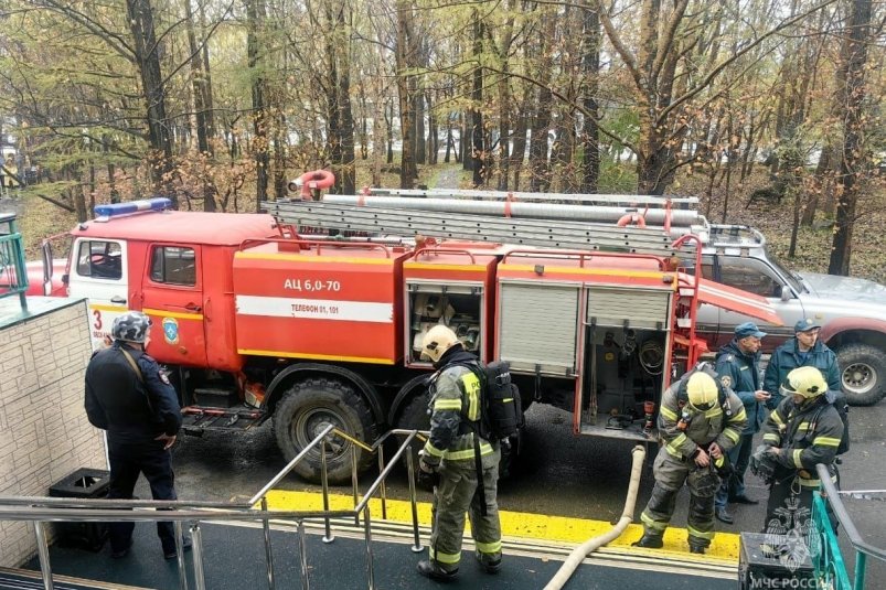 Тушение пожара в Камчатской краевой библиотеке. 6 октября 2025 года ГУ МЧС России по Камчатскому краю