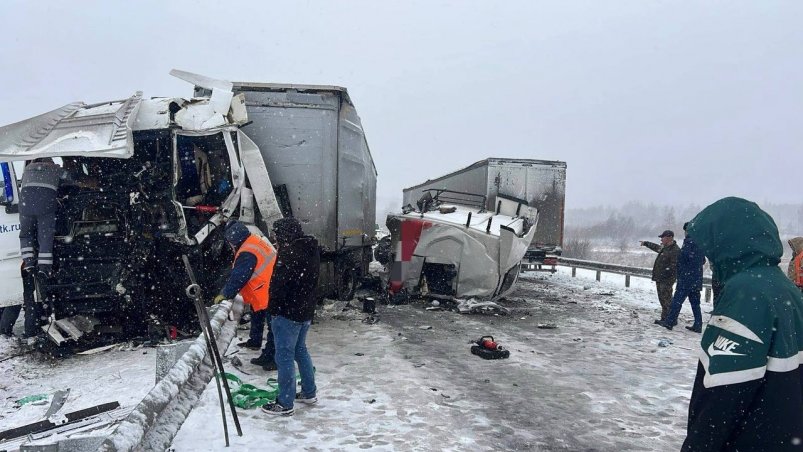 Автомобили с прицепами заблокировали движение в обе стороны Госавтоинспекция Амурской области