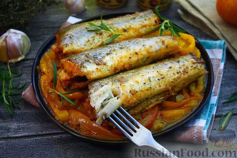 Хек, тушенный с овощами russianfood.com