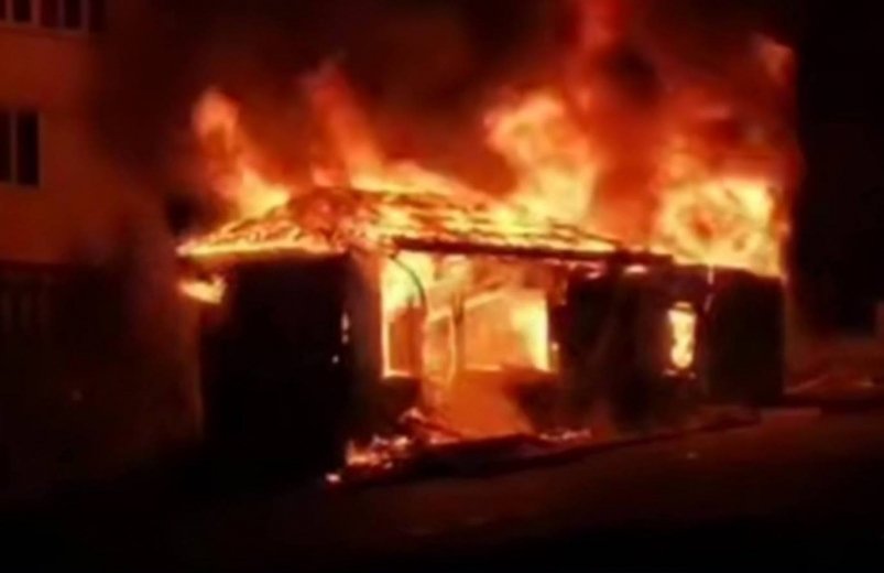 Торговый павильон сгорел дотла в Находке ночью пресс-службу прокуратуры Приморского края