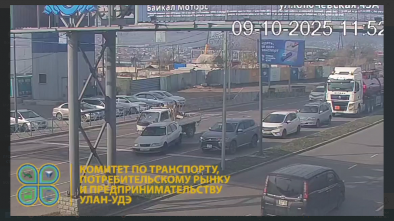 Грузовик с дровами протаранил легковушку Комитет по транспорту г. Улан-Удэ