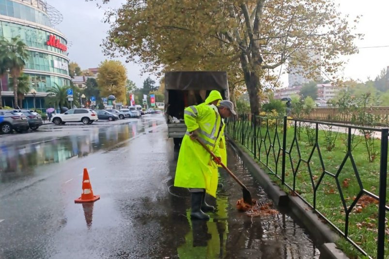 Аномальные дожди и первый снег в горах принес циклон Барбара в Сочи МЦУ Сочи  t.me/mcusochi