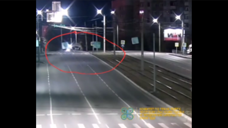 Автомобиль перевернулся на рельсах в Улан-Удэ Комитет по транспорту г. Улан-Удэ