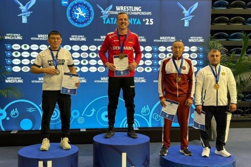 Борец из Бурятии завоевал бронзу на чемпионате мира среди мастеров по борьбе Федерация спортивной борьбы Бурятии