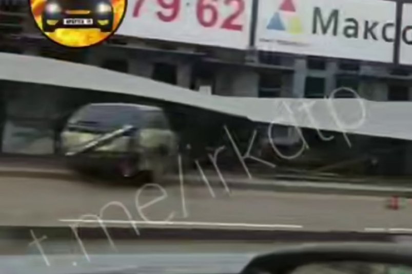 Жесткое ДТП произошло в Свердловском районе Иркутска тг-канал (18+) "ДТП38"