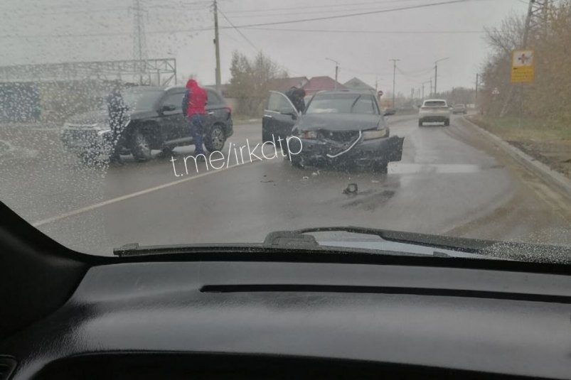 Колесо вывернуло у внедорожника Mitsubishi от столкновения в Ангарске тг-канал (18+) "ДТП38"
