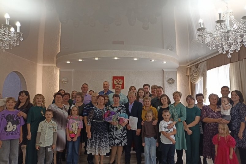 Супруги с семьёй департамента ЗАГС Забайкалья