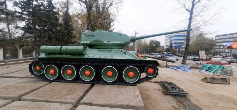 Рабочие возобновили благоустройство территории у танка "Иркутский комсомолец" Пресс-служба администрации Иркутска