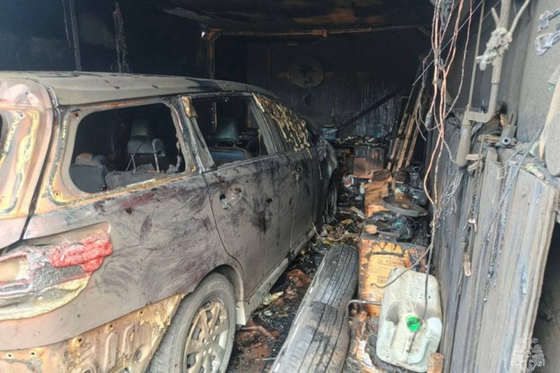 Автомобиль загорелся из-за неисправности в Черемхове Пресс-служба ГУ МЧС России по Иркутской области