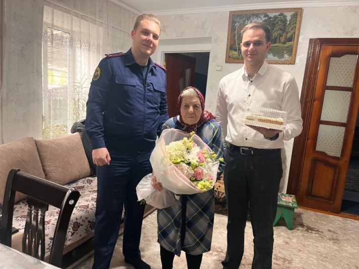 Ветеран Великой Отечественной отпраздновала 102 года СУ СКР по Ставрополью
