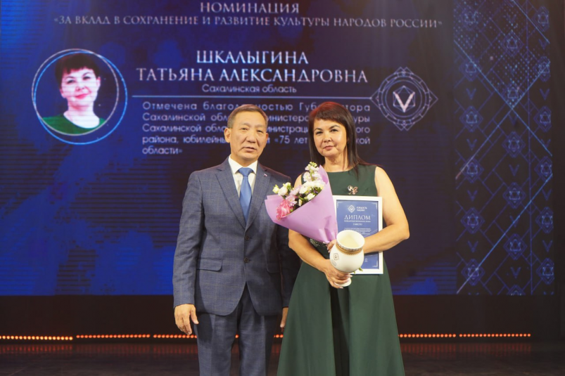 Справа: Татьяна Шкалыгина пресс-служба министерства культуры и архивного дела Сахалинской области