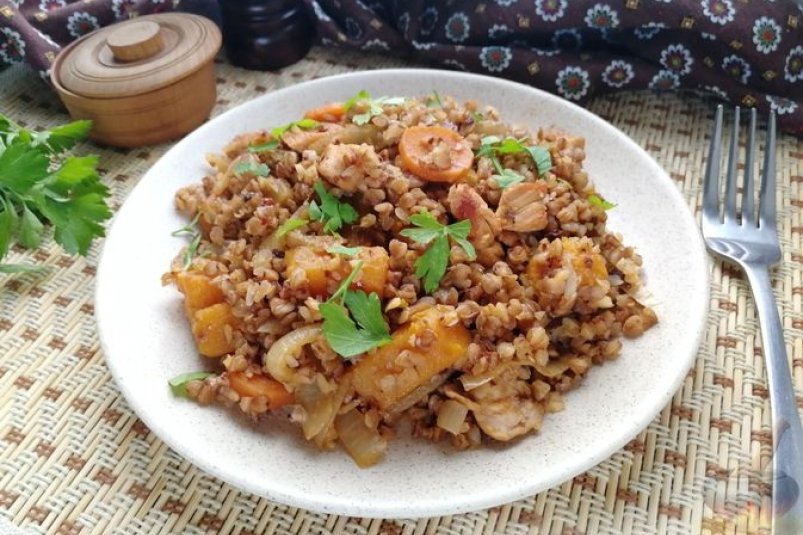 Гречка с курицей, тыквой и морковью. Обалденный ужин без хлопот. Никаких лишних движений, все готовится в одной посуде russianfood.com
