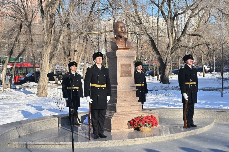 Памятник Сталину, уверены инициаторы, будет органично смотреться неподалеку от бюста Дзержинского Пресс-служба мэрии Хабаровска