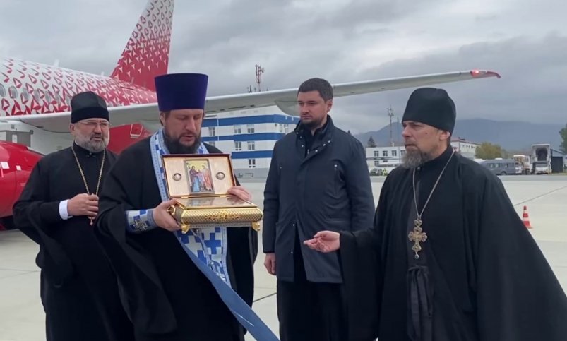 Пояс Пресвятой Богородицы доставили на Сахалин из Казанского собора пресс-служба аэропорта Южно-Сахалинска