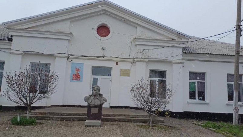 Школу начали проводить в порядок Народный Фронт Крыма