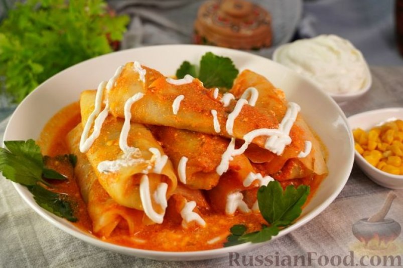 Нежные ПП-голубцы с кукурузой и яйцом в сметанно-томатном соусе russianfood.com