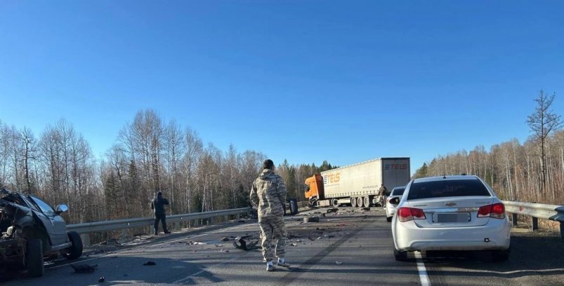 Движение по трассе "Сибирь" в Тайшетском районе ограничено из-за ДТП с фурой Госавтоинспекция региона