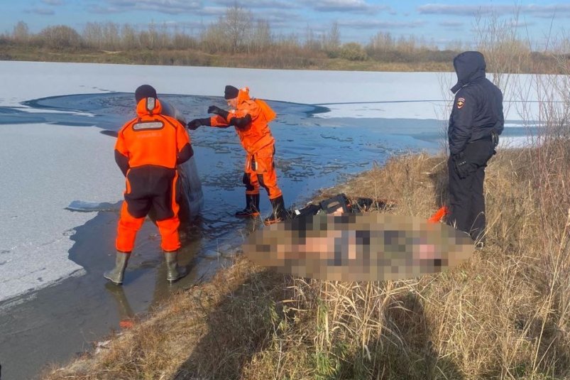 Мужчина провалился под лед и утонул на затопленном карьере в Ангарске Пожарно-спасательной службы Иркутской области