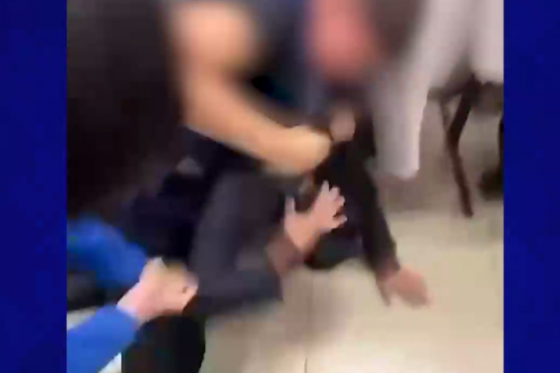 Избиение учителя в школе скриншот видео