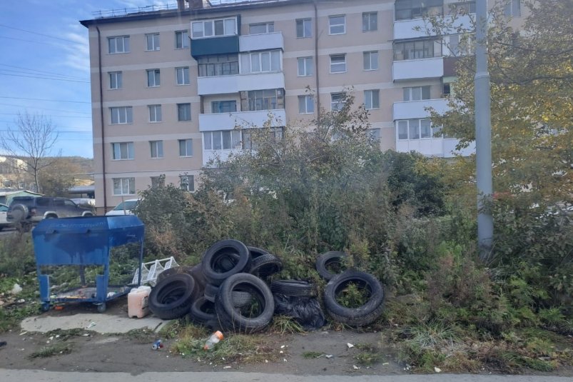 Сахалинцев призывают правильно утилизировать изношенные автопокрышки пресс-служба АО "Управление по обращению с отходами"