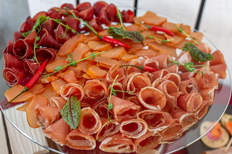 фуршет, кейтеринг, ресторан, закуска, кафе, мясо, колбаса Мария Смитюк, ИА PrimaMedia