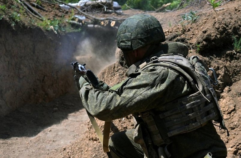 Штурм опорных пунктов условного противника отрабатывают военнослужащие на Сахалине пресс-служба Восточного военного округа