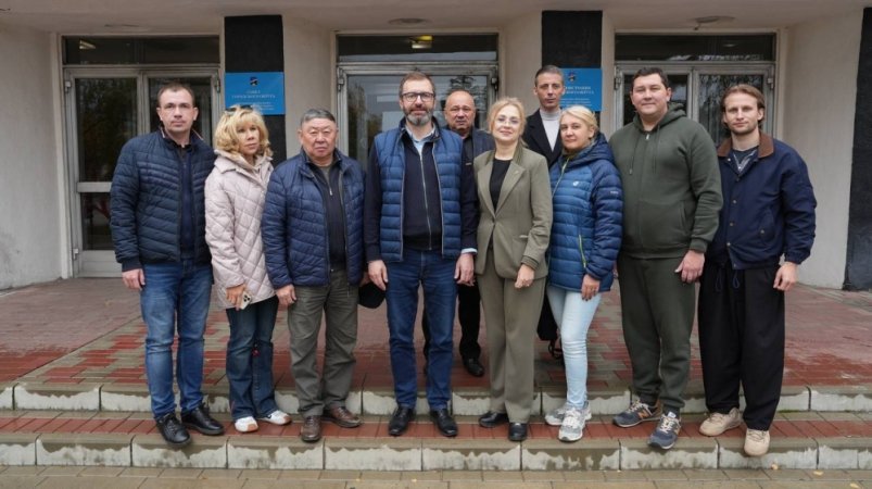 Депутаты ЗС Приангарья доставили материалы в Кировск для ремонта спортивной школы Мария Иванова