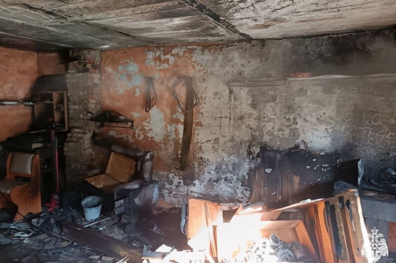 Пожилой мужчина пострадал при пожаре в гараже МЧС по Бурятии