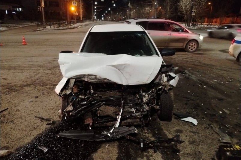 18-летний житель Братска попал в ДТП с рейсовым автобусом на угнанной иномарке ГУ МВД России по региону