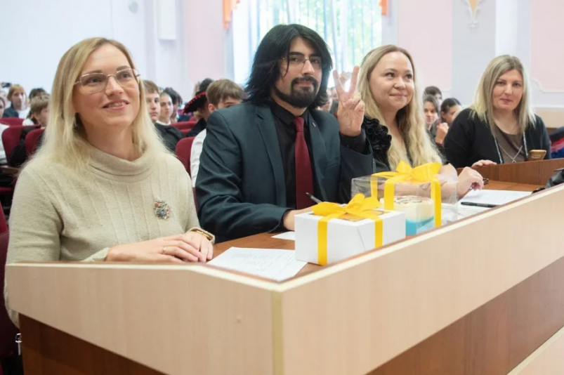 Игнасио Гомес Урра (в центре) Пресс-служба правительства Севастополя