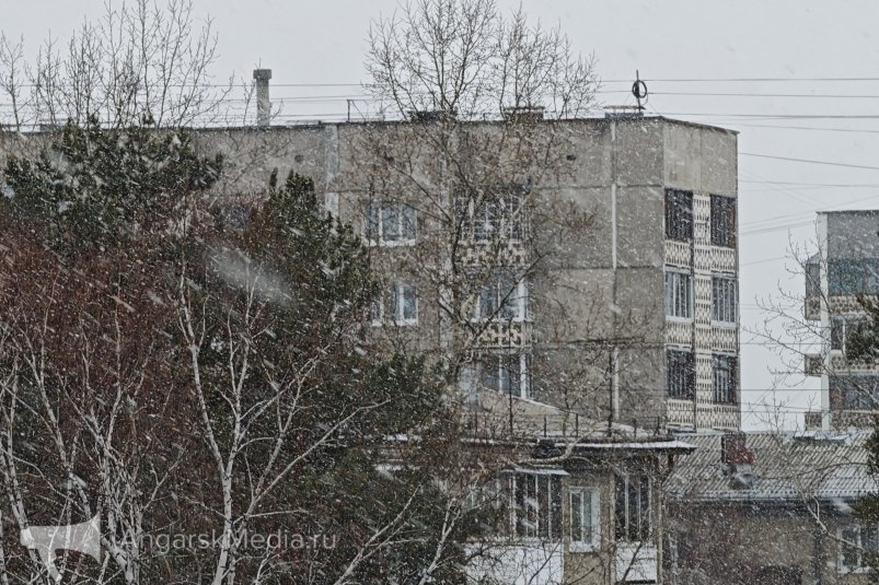 Настоящий снегопад "захватил" Ангарск 24 октября Анастасия Вострецова, корр. ИА AngarskMedia